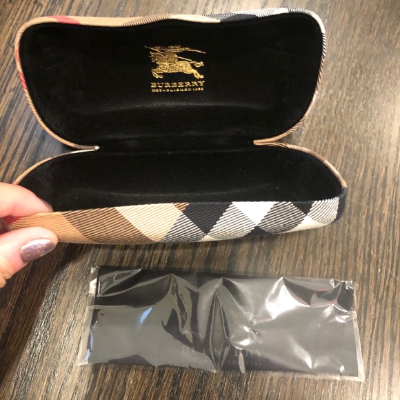 Burberry Sunglasses - Picture 4 of 10